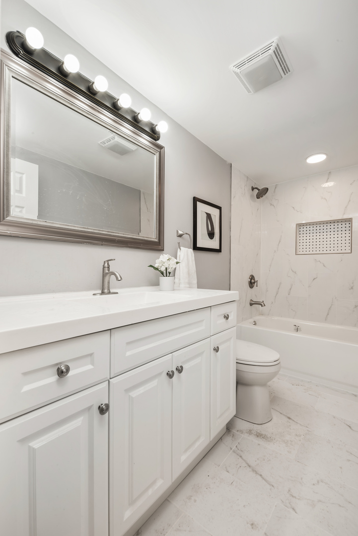 Oak Park, Illinois 60302, United States, 13 Bedrooms Bedrooms, ,5 BathroomsBathrooms,Residential,Active,205415