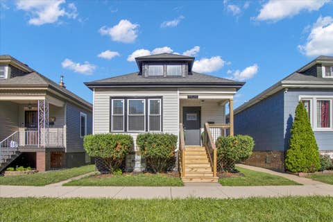 Photo of 9824 S Escanaba Avenue, Chicago, IL 60617 (MLS # 12686332)