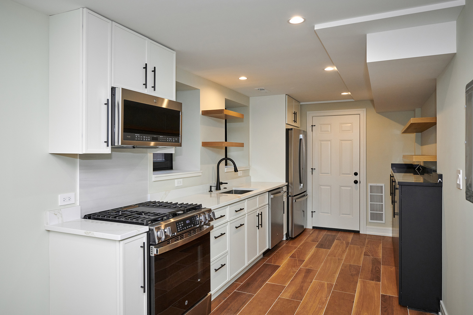 5200 N Winthrop Avenue GS