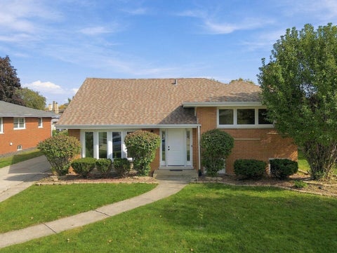 Tiny photo for 10029 Kedvale Avenue, Oak Lawn, IL 60453 (MLS # 12793317)