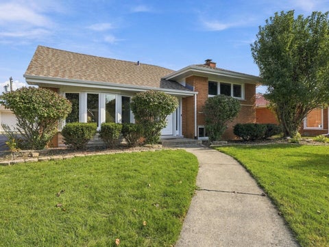Tiny photo for 10029 Kedvale Avenue, Oak Lawn, IL 60453 (MLS # 12793317)