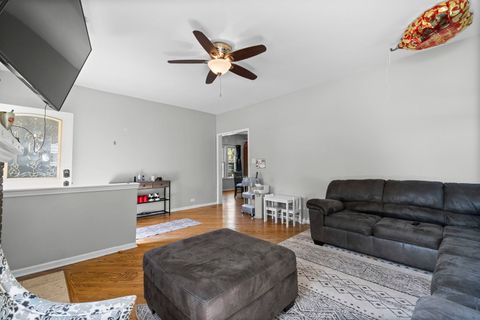 Tiny photo for 192 N Bonnie Brae Avenue, Elmhurst, IL 60126 (MLS # 12568369)