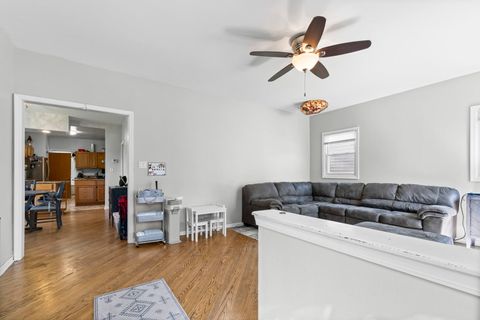 Tiny photo for 192 N Bonnie Brae Avenue, Elmhurst, IL 60126 (MLS # 12568369)