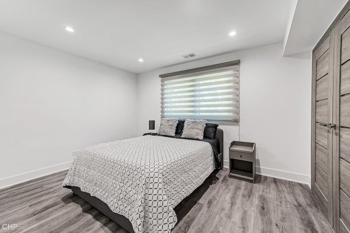 516 W ida Court 1 - Photo 3