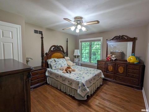 Tiny photo for 1315 W WEXFORD Place, Peoria, IL 61615 (MLS # QC4264838)