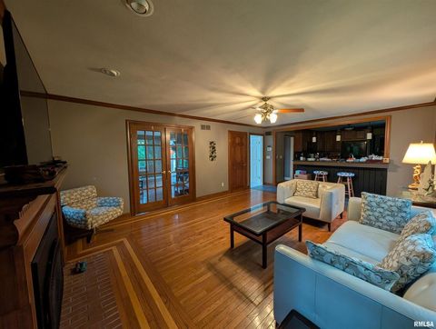 Tiny photo for 1315 W WEXFORD Place, Peoria, IL 61615 (MLS # QC4264838)