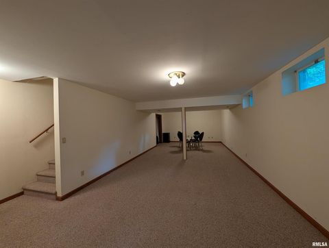 Tiny photo for 1315 W WEXFORD Place, Peoria, IL 61615 (MLS # QC4264838)