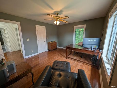 Tiny photo for 1315 W WEXFORD Place, Peoria, IL 61615 (MLS # QC4264838)