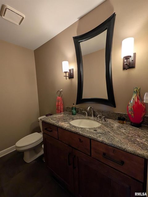 Tiny photo for 1315 W WEXFORD Place, Peoria, IL 61615 (MLS # QC4264838)