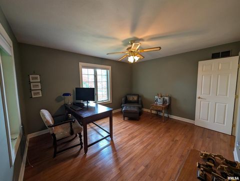 Tiny photo for 1315 W WEXFORD Place, Peoria, IL 61615 (MLS # QC4264838)