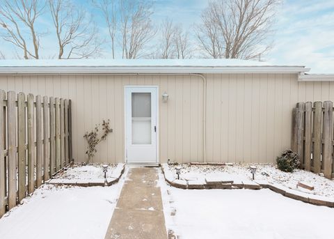 Tiny photo for 1517 21st Avenue #9, Rock Island, IL 61201 (MLS # 12554686)
