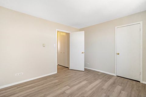 Tiny photo for 6147 N Sheridan Road #27A, Chicago, IL 60660 (MLS # 12539026)
