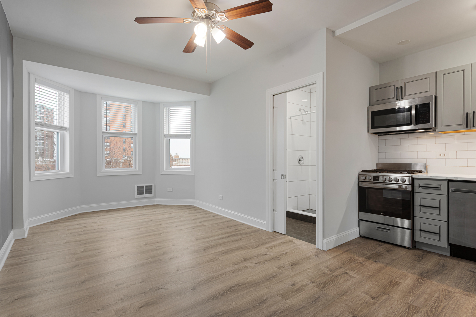 5860 N Kenmore Avenue 503