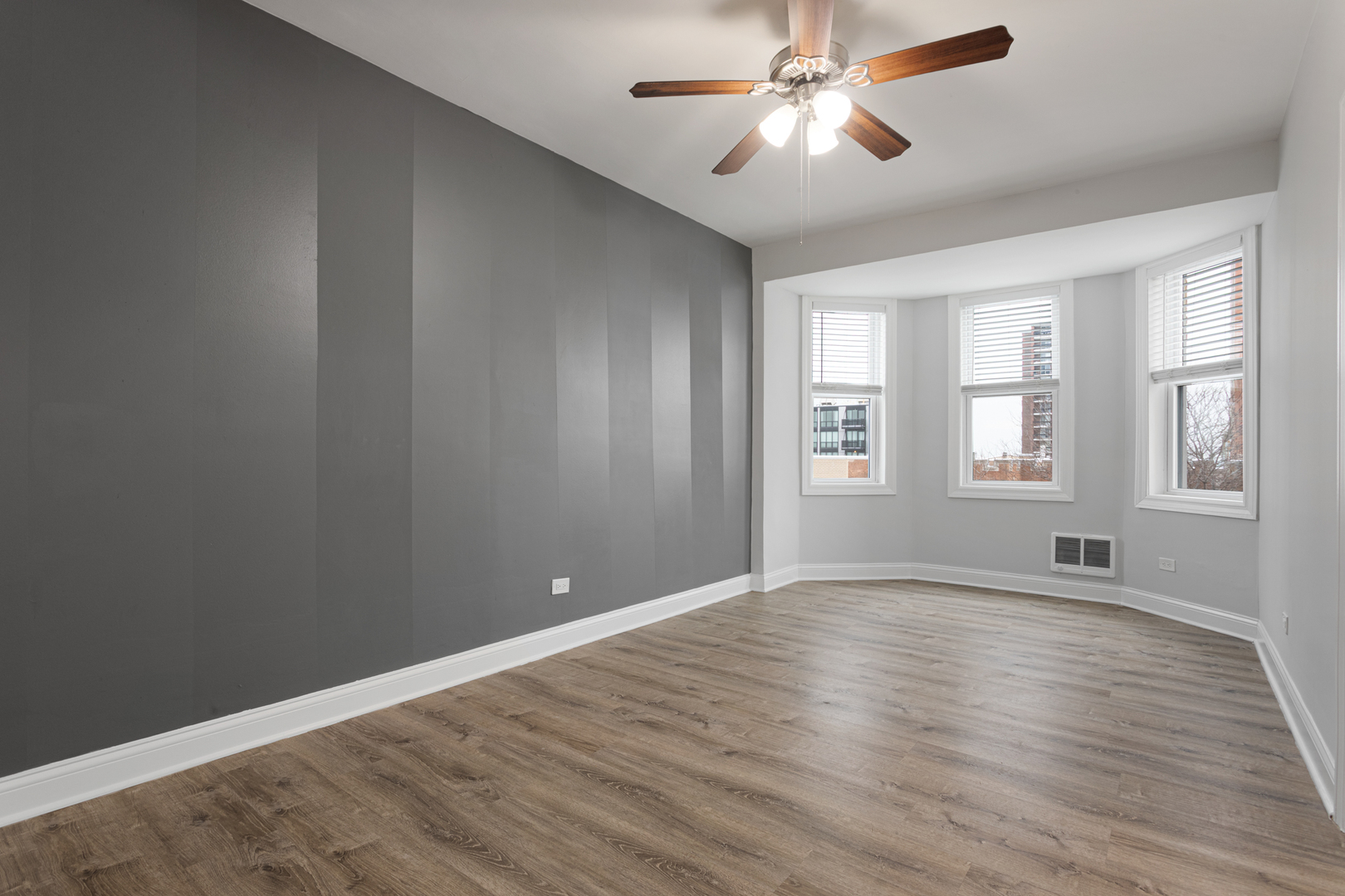 5860 N Kenmore Avenue 503