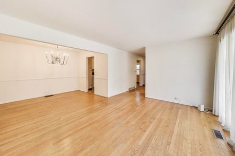 Tiny photo for 705 Park Avenue, Wilmette, IL 60091 (MLS # 12488179)