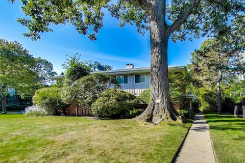 Photo of 705 Park Avenue, Wilmette, IL 60091 (MLS # 12488179)