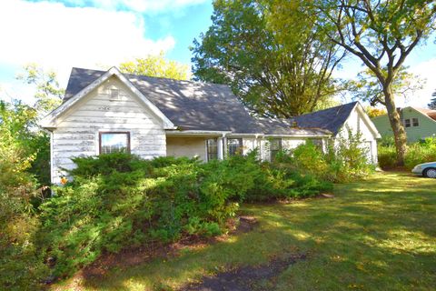 906 E Babcock Avenue Addison IL 60101