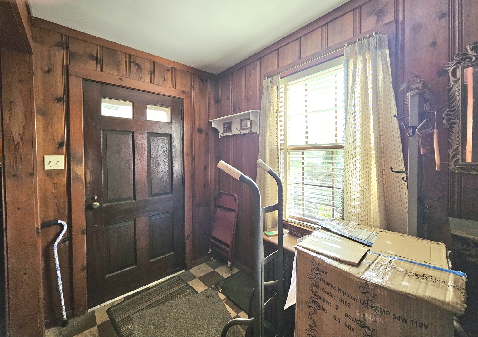 906 E Babcock Avenue