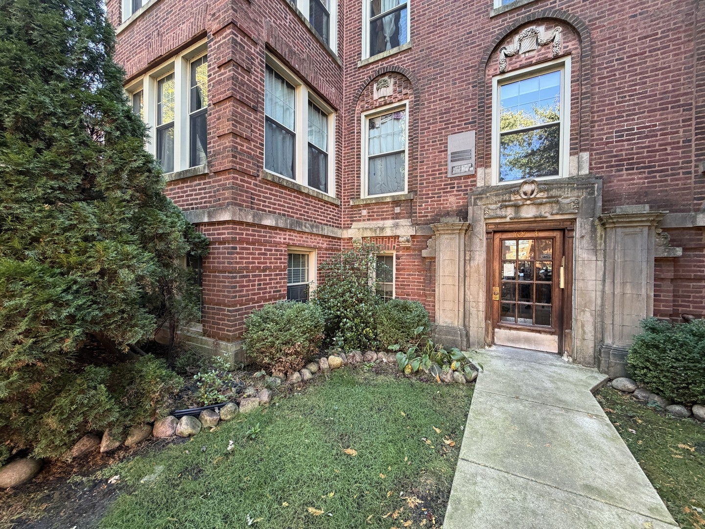 1629-1631 W Estes Avenue