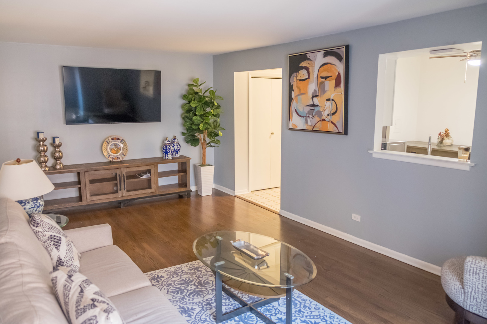 2336 N Commonwealth Avenue 306