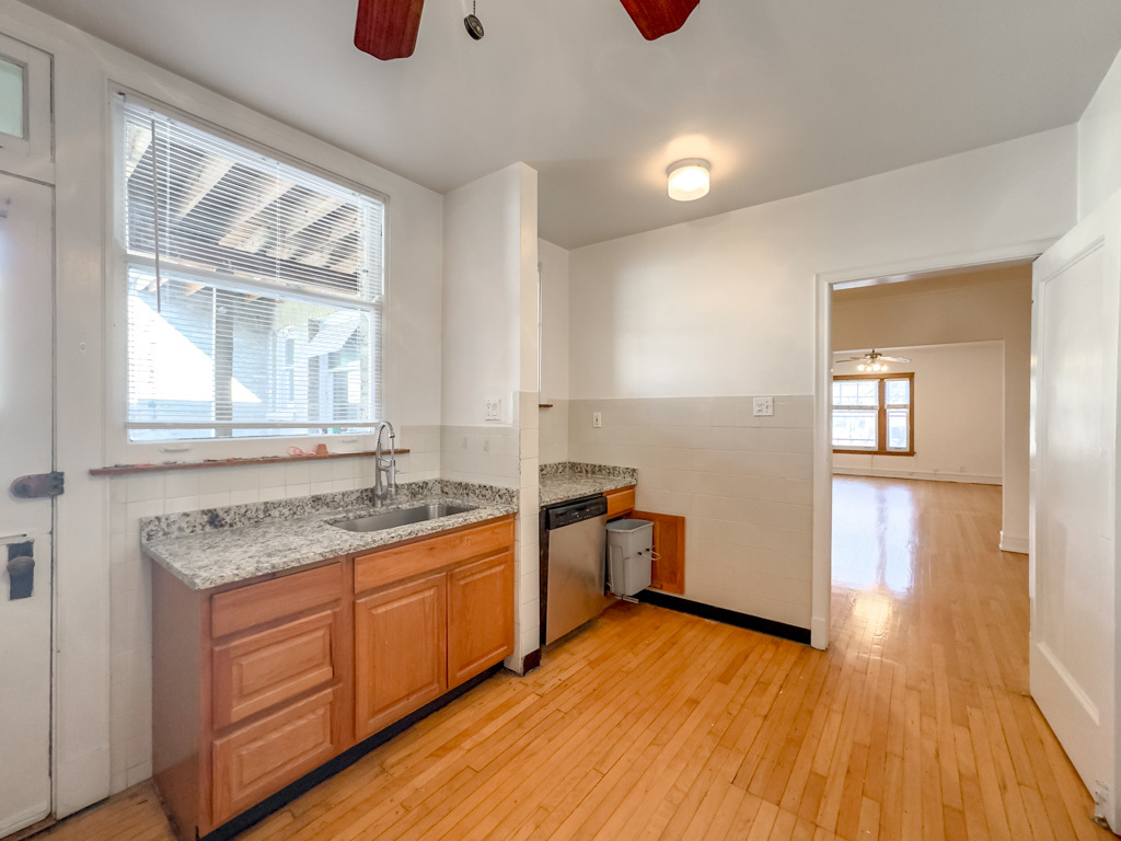 6300 N GLENWOOD Avenue 2