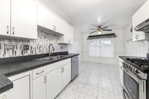 Tiny photo for 2319 Chasewood Drive, Downers Grove, IL 60515 (MLS # 12531605)