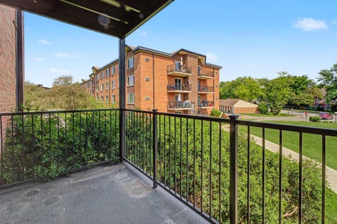 Tiny photo for 1227 S Old Wilke Road #210, Arlington Heights, IL 60005 (MLS # 12662948)