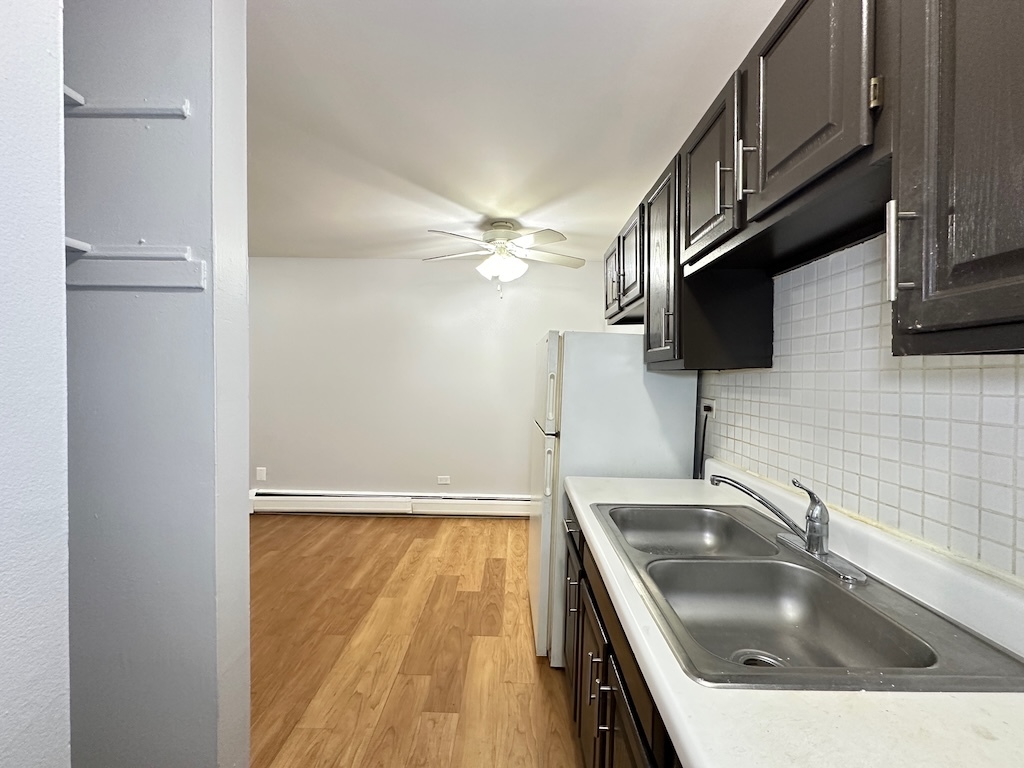 4537 N Dover Street 1B