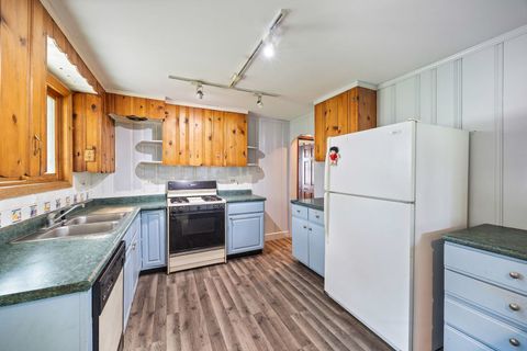 Tiny photo for 130 E Potter Street, Wood Dale, IL 60191 (MLS # 12477542)