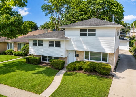 Photo of 2125 Plainfield Drive, Des Plaines, IL 60018 (MLS # 12713813)
