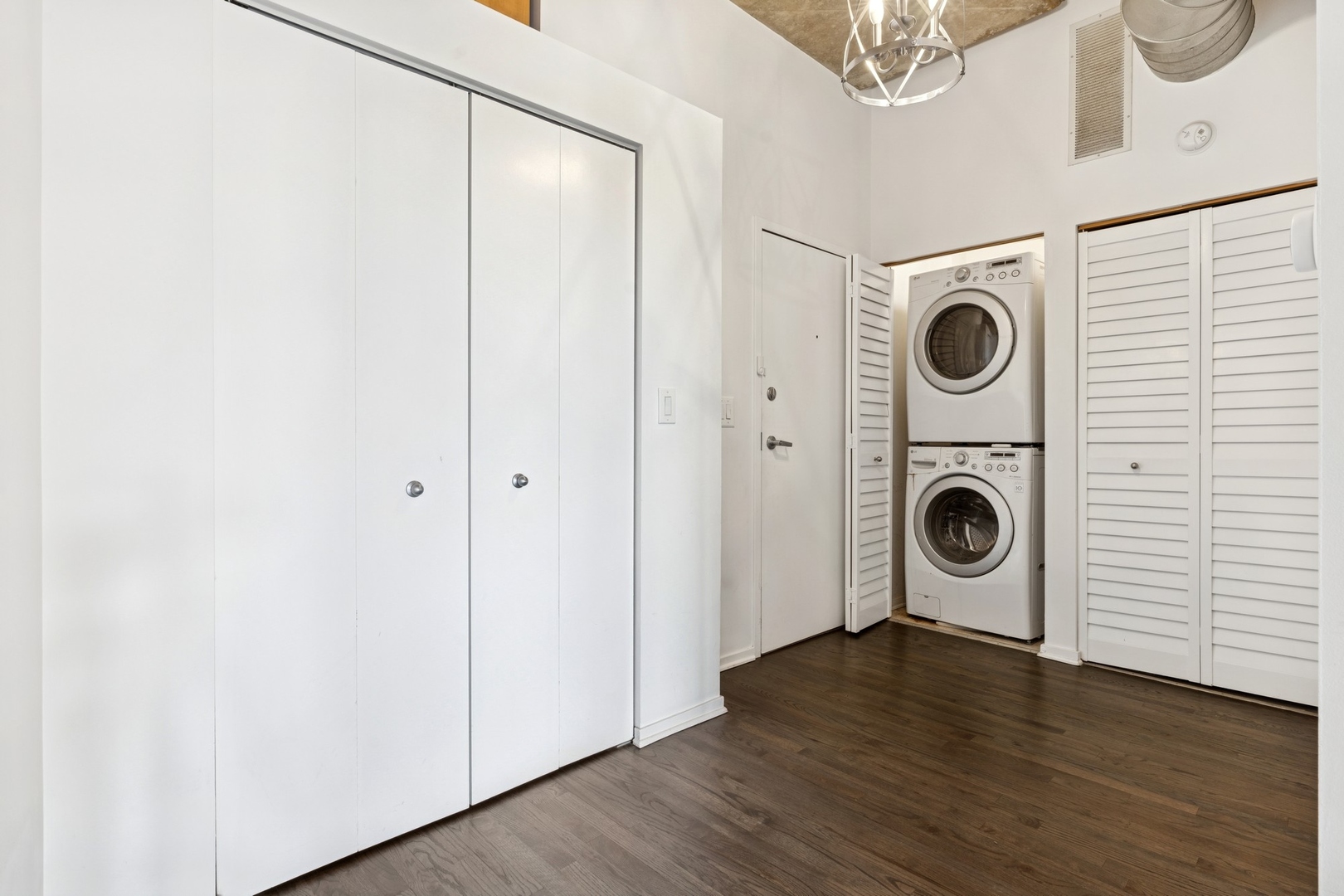 6 S Laflin Street 607