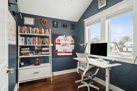 Tiny photo for 721 Meadow Lane, Libertyville, IL 60048 (MLS # 12537217)