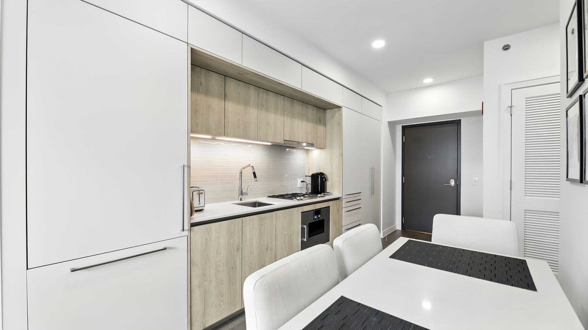 211 N Harbor Drive 3605