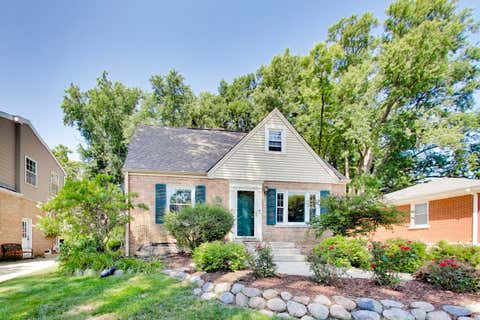 Photo of 708 N Summit Street, Wheaton, IL 60187 (MLS # 12706115)