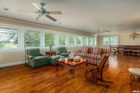 Tiny photo for 313 COUNTRY CLUB Lane, Harrisburg, IL 62946 (MLS # QC4268592)