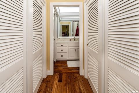 Tiny photo for 313 COUNTRY CLUB Lane, Harrisburg, IL 62946 (MLS # QC4268592)