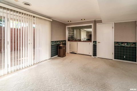 Tiny photo for 313 COUNTRY CLUB Lane, Harrisburg, IL 62946 (MLS # QC4268592)