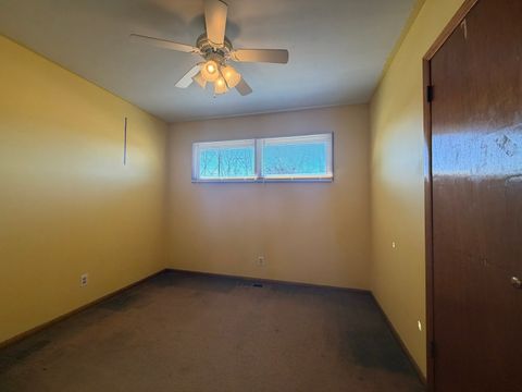 Tiny photo for 28 S Willow Way, North Aurora, IL 60542 (MLS # 12587520)