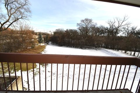 Tiny photo for 1S045 Spring Road #H2, Oakbrook Terrace, IL 60181 (MLS # 12542861)