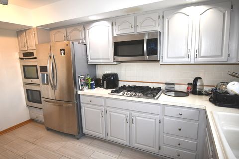 Tiny photo for 1S045 Spring Road #H2, Oakbrook Terrace, IL 60181 (MLS # 12542861)