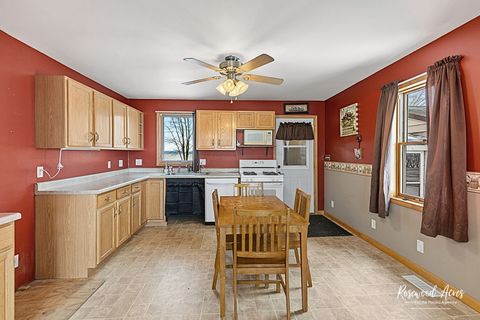 Tiny photo for 2373 E 3300 N Road, St. Anne, IL 60964 (MLS # 12551589)