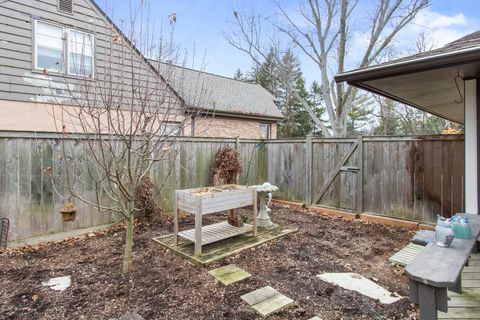 Tiny photo for 739 Meadow Lane, Barrington, IL 60010 (MLS # 12579811)