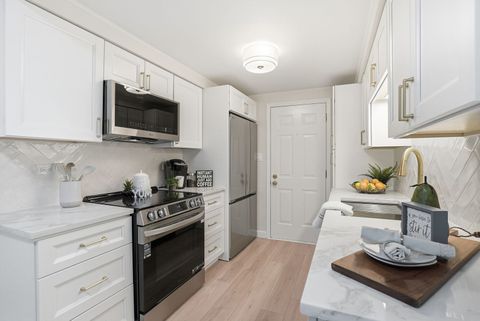 Tiny photo for 17 N Madison Avenue #2, La Grange, IL 60525 (MLS # 12591381)