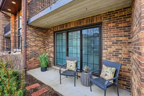 Tiny photo for 17 N Madison Avenue #2, La Grange, IL 60525 (MLS # 12591381)