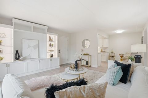 Tiny photo for 17 N Madison Avenue #2, La Grange, IL 60525 (MLS # 12591381)