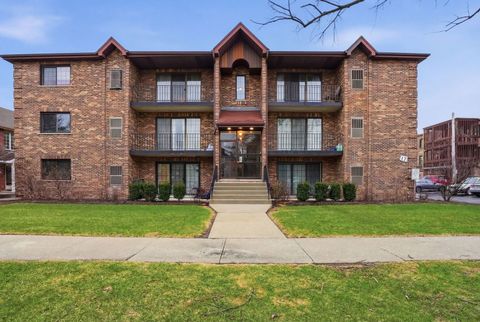 Photo of 17 N Madison Avenue #2, La Grange, IL 60525 (MLS # 12591381)
