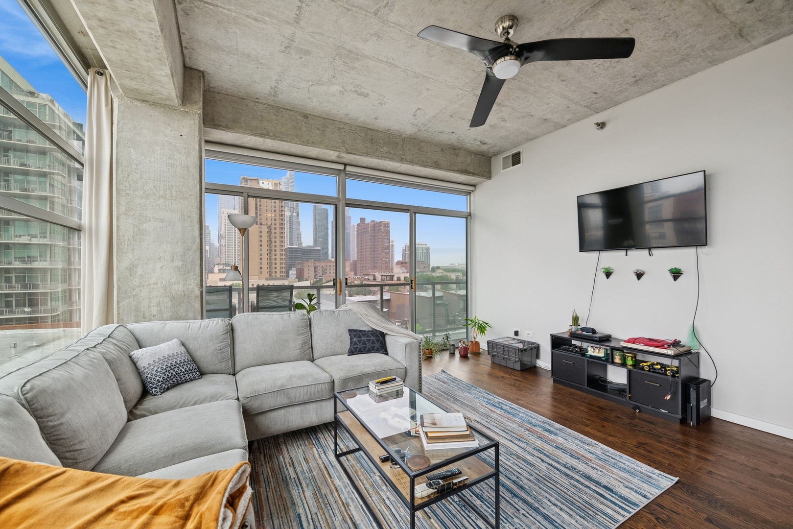 1620 S Michigan Avenue 601