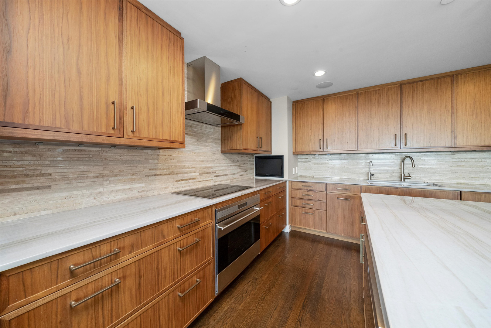 100 E Huron Street 4503