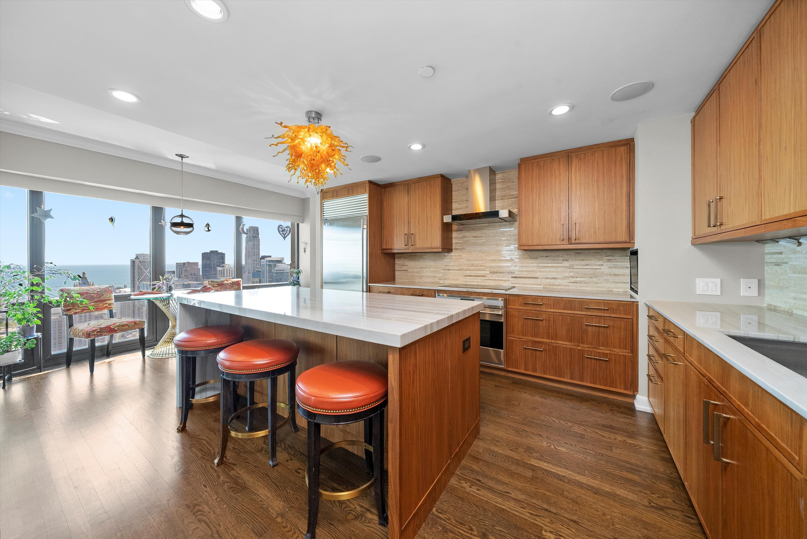 100 E Huron Street 4503