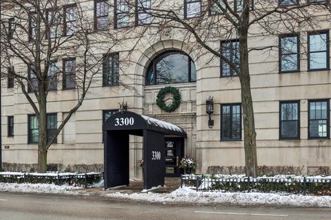Tiny photo for 3300 N Lake Shore Drive #10D, Chicago, IL 60657 (MLS # 12523986)